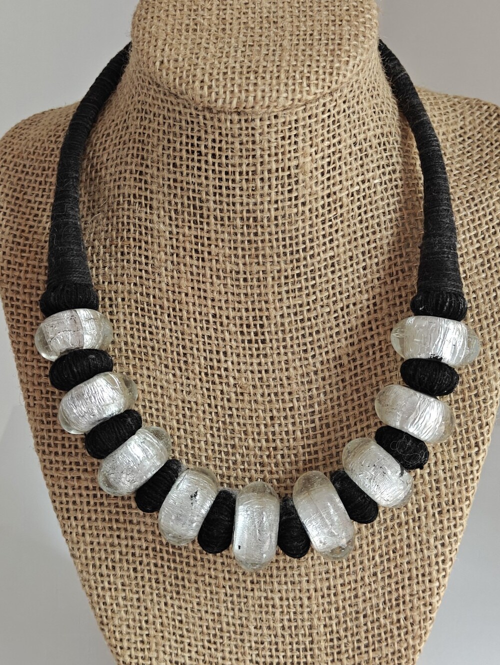 🇨🇦 Vintage cloth and coiled glass necklace